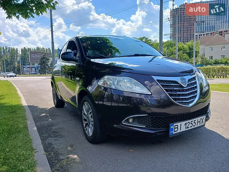 Lancia Ypsilon 2012