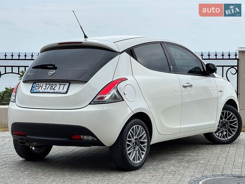 Хэтчбек Lancia Ypsilon 2013 в Одессе