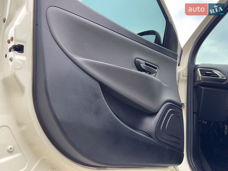 Хэтчбек Lancia Ypsilon 2013 в Одессе