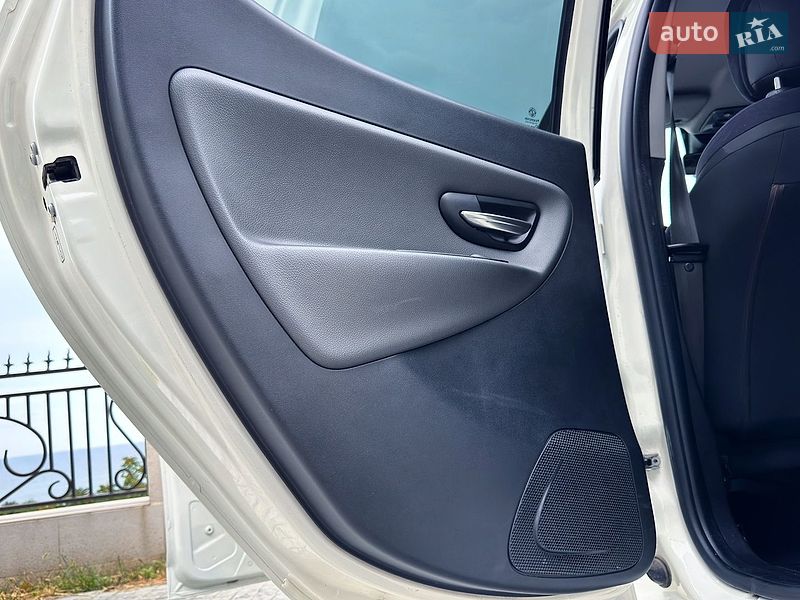 Хэтчбек Lancia Ypsilon 2013 в Одессе