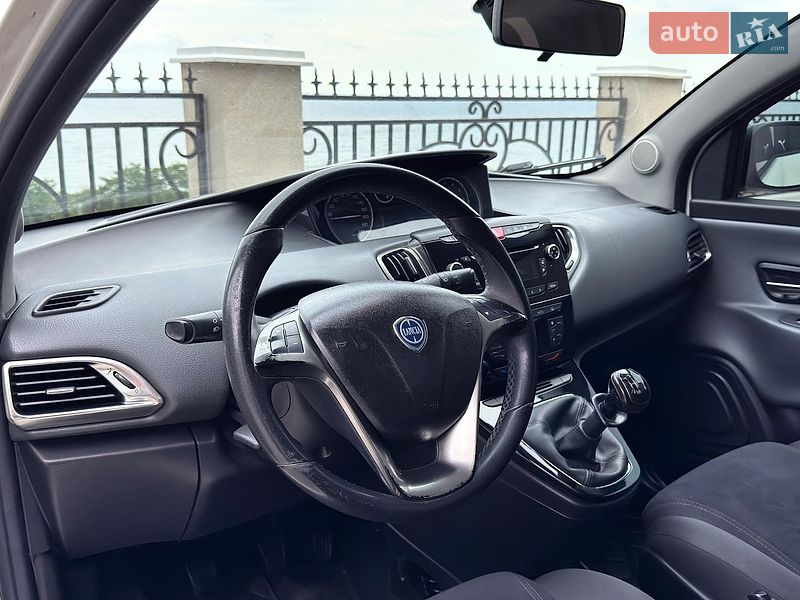 Хэтчбек Lancia Ypsilon 2013 в Одессе