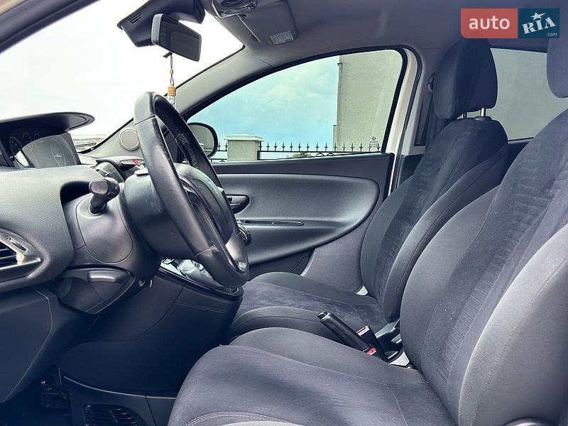 Хэтчбек Lancia Ypsilon 2013 в Одессе