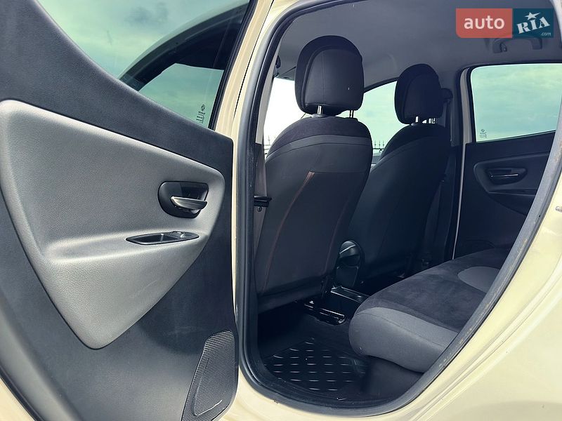 Хэтчбек Lancia Ypsilon 2013 в Одессе