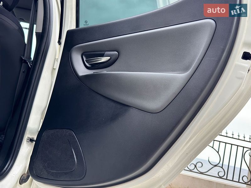 Хэтчбек Lancia Ypsilon 2013 в Одессе