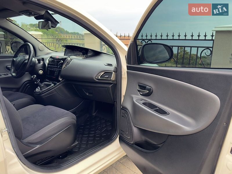 Хэтчбек Lancia Ypsilon 2013 в Одессе