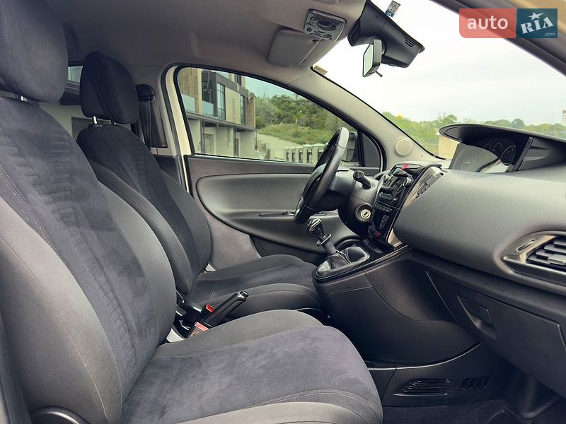 Хэтчбек Lancia Ypsilon 2013 в Одессе