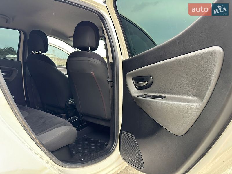 Хэтчбек Lancia Ypsilon 2013 в Одессе