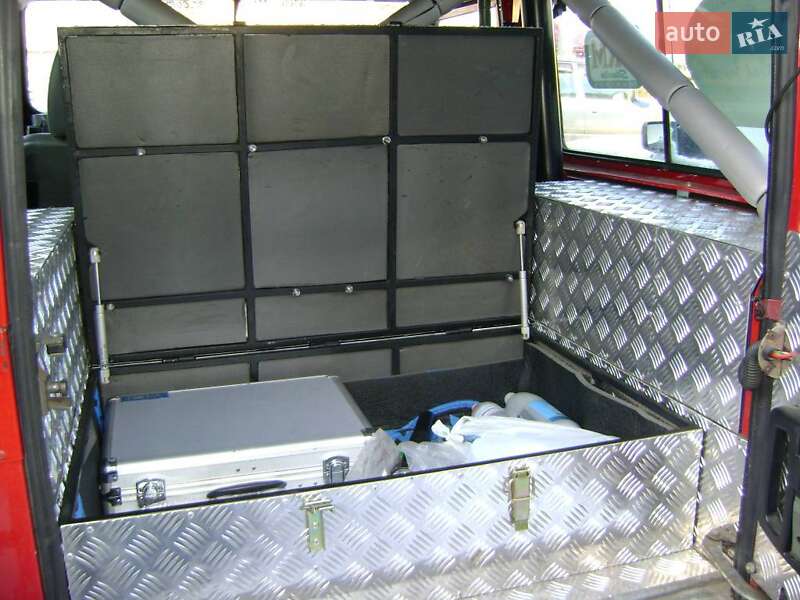 Позашляховик / Кросовер Land Rover Defender 1998 в Києві