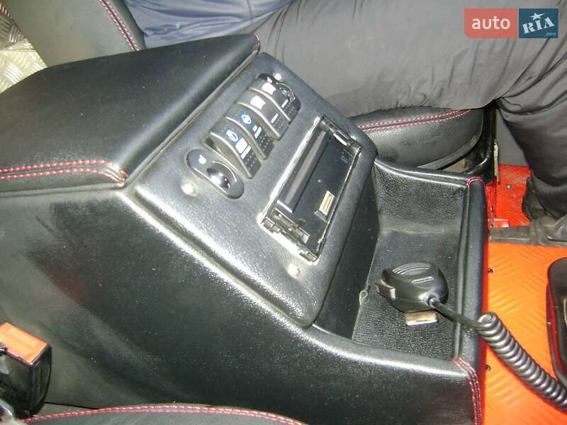 Позашляховик / Кросовер Land Rover Defender 1998 в Києві