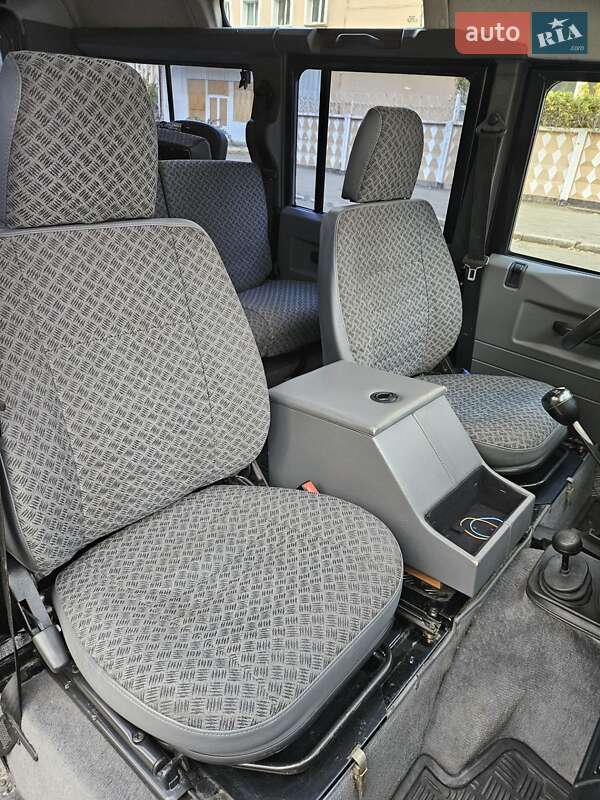Позашляховик / Кросовер Land Rover Defender 2002 в Києві