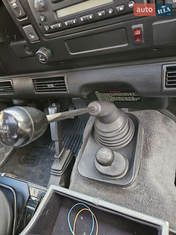 Позашляховик / Кросовер Land Rover Defender 2002 в Києві