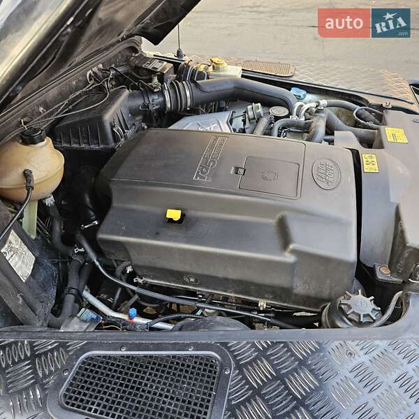 Позашляховик / Кросовер Land Rover Defender 2002 в Києві