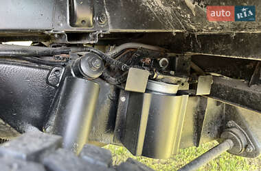 Позашляховик / Кросовер Land Rover Defender 2006 в  фото 8 Позашляховик / Кросовер Land Rover Defender 2006 в