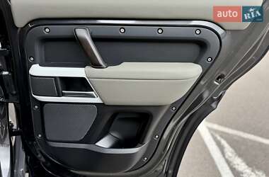 Внедорожник / Кроссовер Land Rover Defender 2022 в 