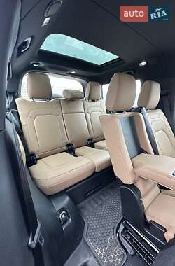 Внедорожник / Кроссовер Land Rover Defender 2024 в 
