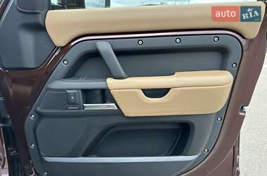 Внедорожник / Кроссовер Land Rover Defender 2024 в 