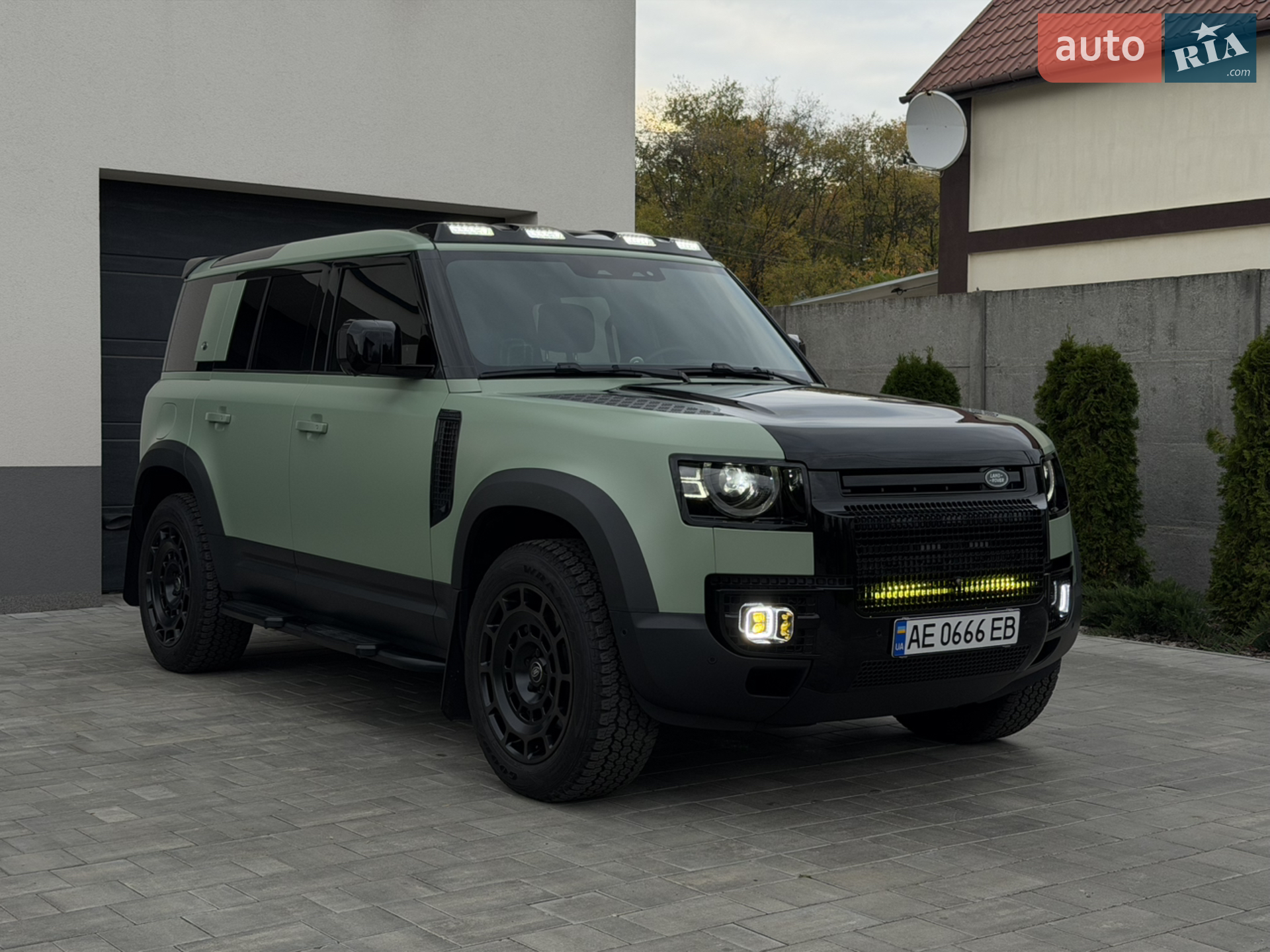 2023 Land Rover Defender - фото 1