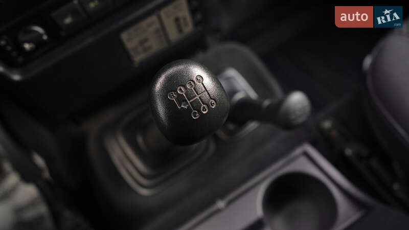 Внедорожник / Кроссовер Land Rover Defender 2015 в Львове