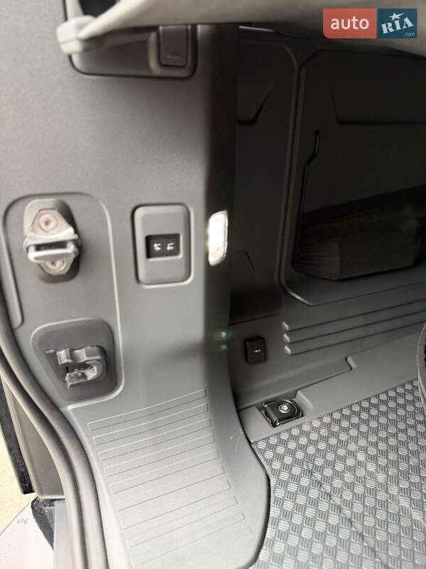 Внедорожник / Кроссовер Land Rover Defender 2024 в Харькове