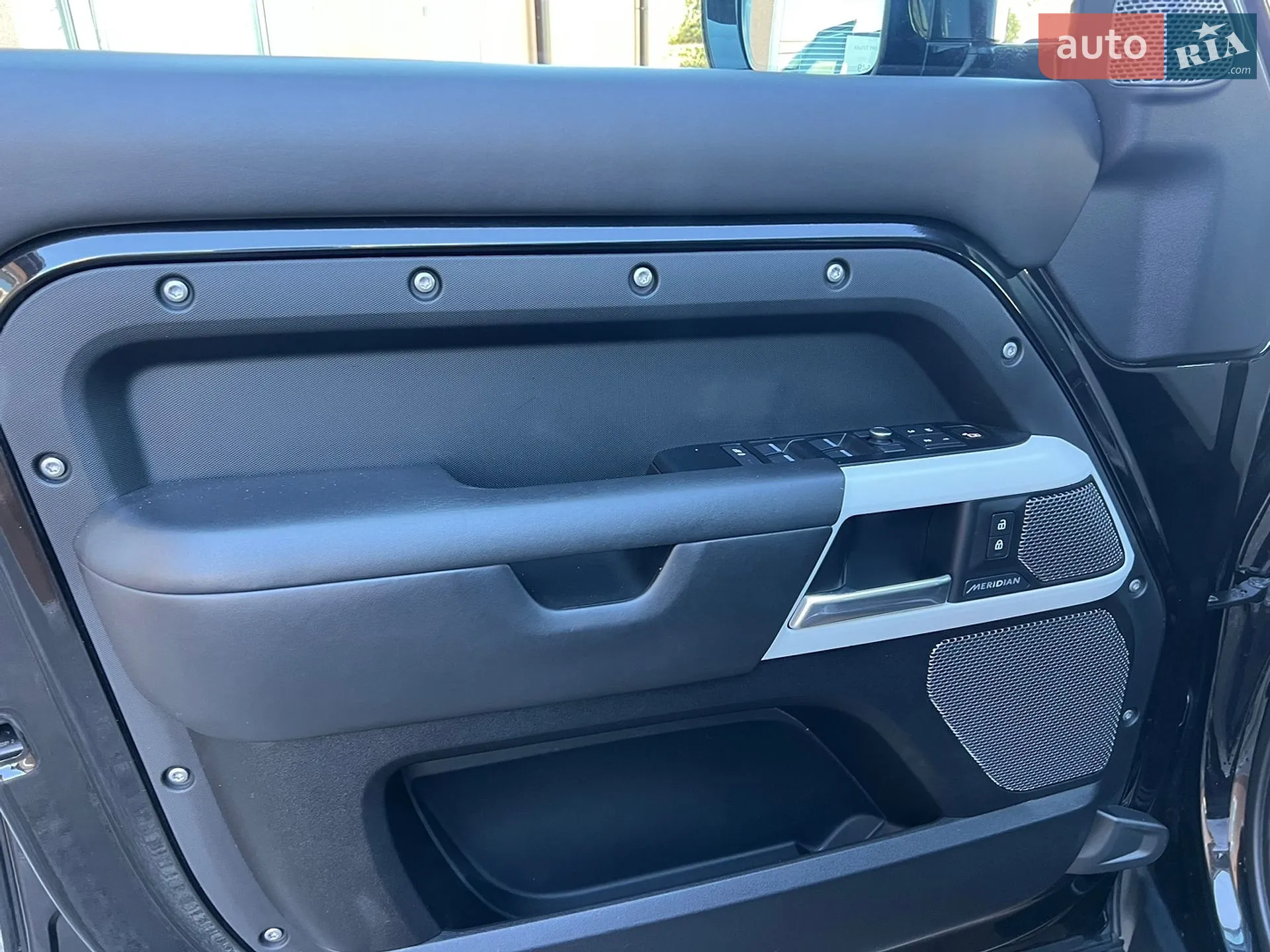 2020 Land Rover Defender - мініатюра 17