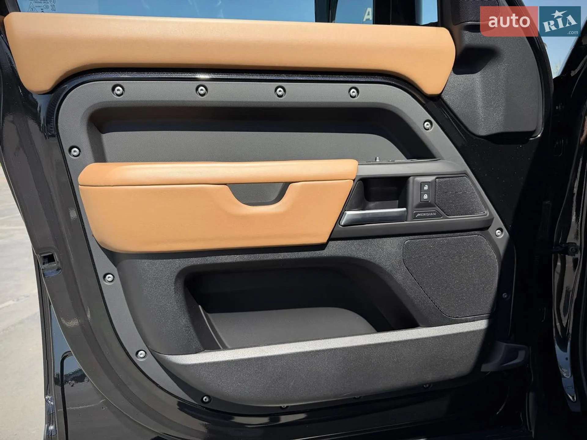 2025 Land Rover Defender - мініатюра 36