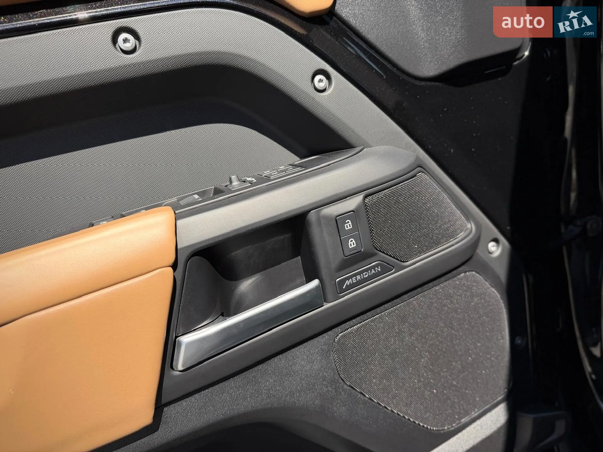 2025 Land Rover Defender - мініатюра 40