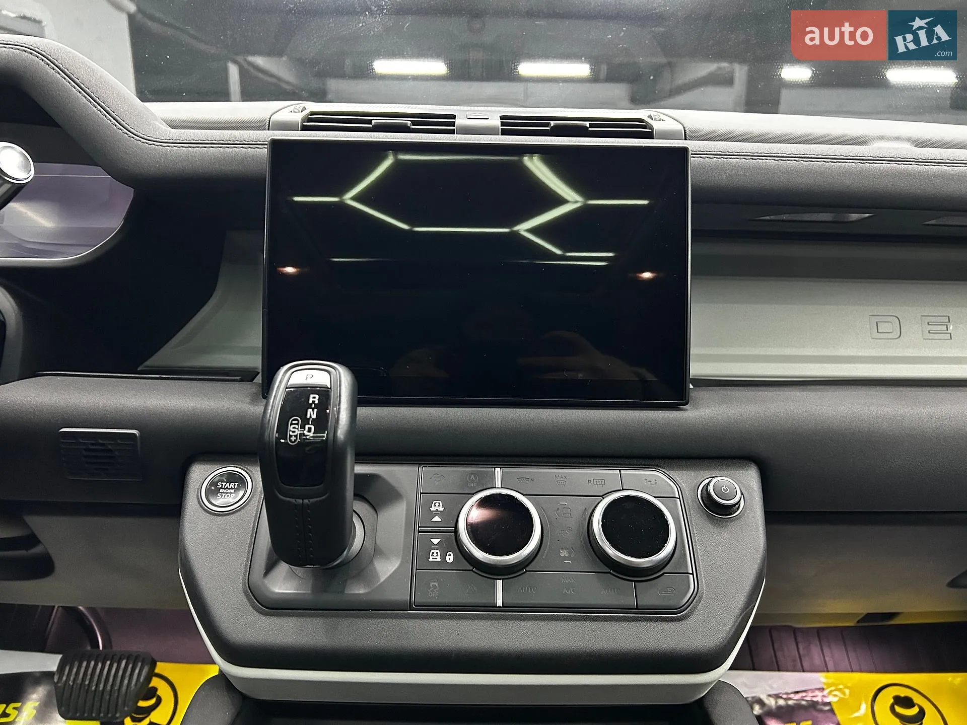 2021 Land Rover Defender - мініатюра 20