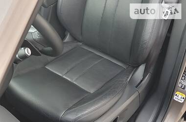Позашляховик / Кросовер Land Rover Discovery Sport 2017 в 
