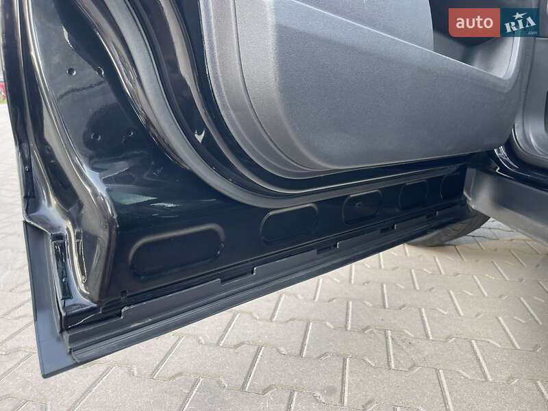 Позашляховик / Кросовер Land Rover Discovery Sport 2017 в Києві