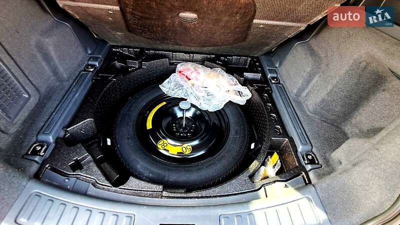 Внедорожник / Кроссовер Land Rover Discovery Sport 2015 в Ивано-Франковске