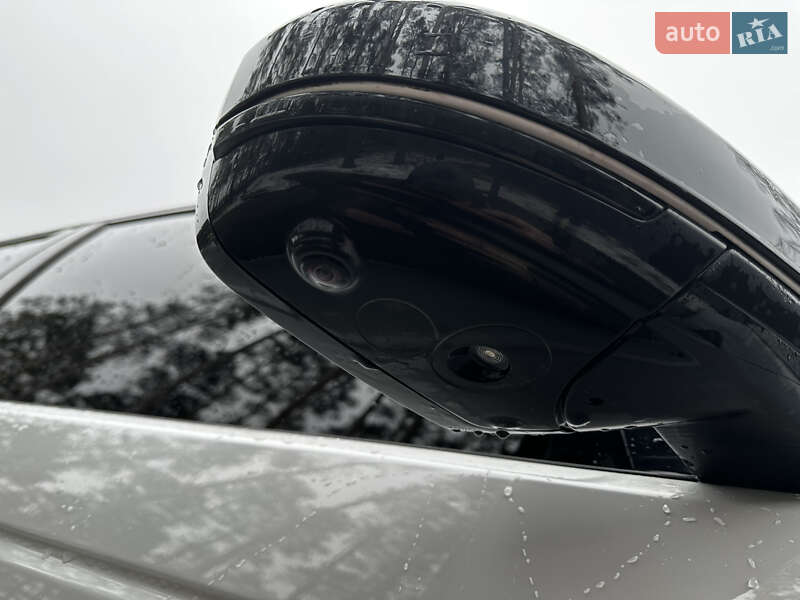Внедорожник / Кроссовер Land Rover Discovery Sport 2016 в Киеве