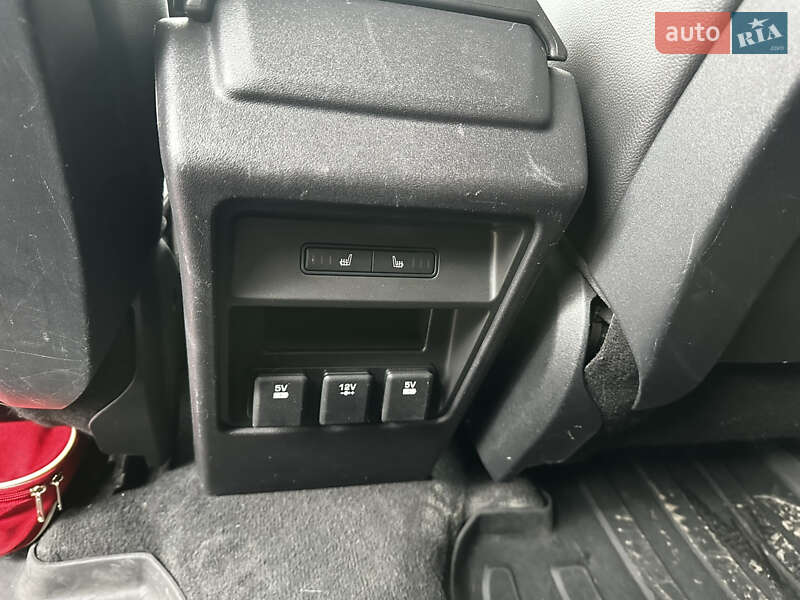 Внедорожник / Кроссовер Land Rover Discovery Sport 2016 в Киеве