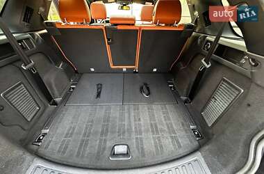 Позашляховик / Кросовер Land Rover Discovery Sport 2015 в 