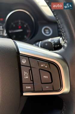 Внедорожник / Кроссовер Land Rover Discovery Sport 2018 в 