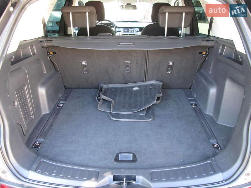 Внедорожник / Кроссовер Land Rover Discovery Sport 2016 в Киеве