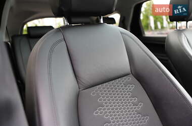 Позашляховик / Кросовер Land Rover Discovery Sport 2020 в 