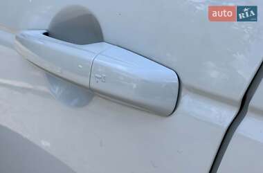 Внедорожник / Кроссовер Land Rover Discovery Sport 2016 в 