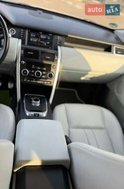 Внедорожник / Кроссовер Land Rover Discovery Sport 2015 в 