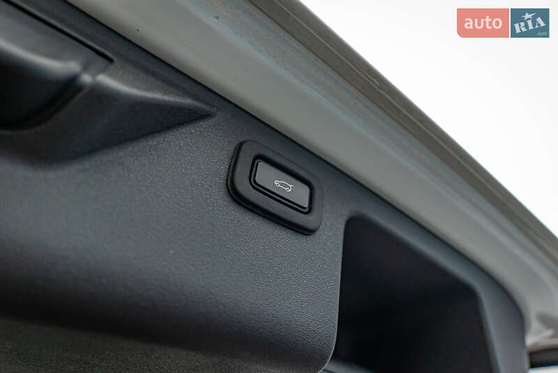 Внедорожник / Кроссовер Land Rover Discovery Sport 2019 в Киеве