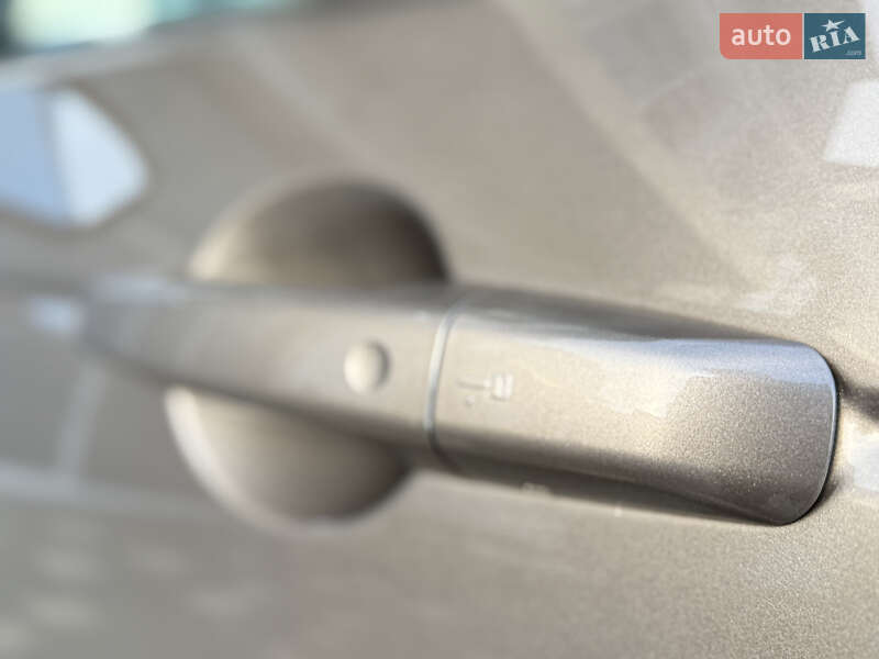 Позашляховик / Кросовер Land Rover Discovery Sport 2016 в Дрогобичі