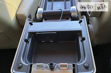 Позашляховик / Кросовер Land Rover Discovery 2012 в 