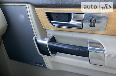 Позашляховик / Кросовер Land Rover Discovery 2012 в 