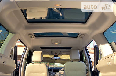 Позашляховик / Кросовер Land Rover Discovery 2012 в 