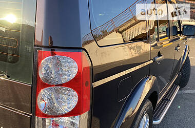 Позашляховик / Кросовер Land Rover Discovery 2012 в 