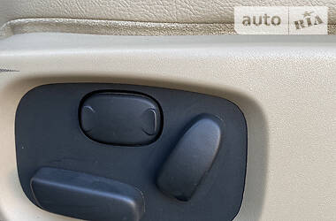Позашляховик / Кросовер Land Rover Discovery 2012 в 