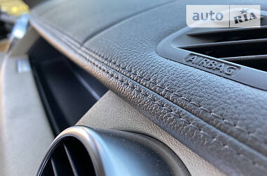 Позашляховик / Кросовер Land Rover Discovery 2012 в 