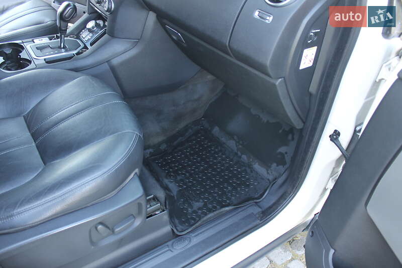 Внедорожник / Кроссовер Land Rover Discovery 2010 в Калуше