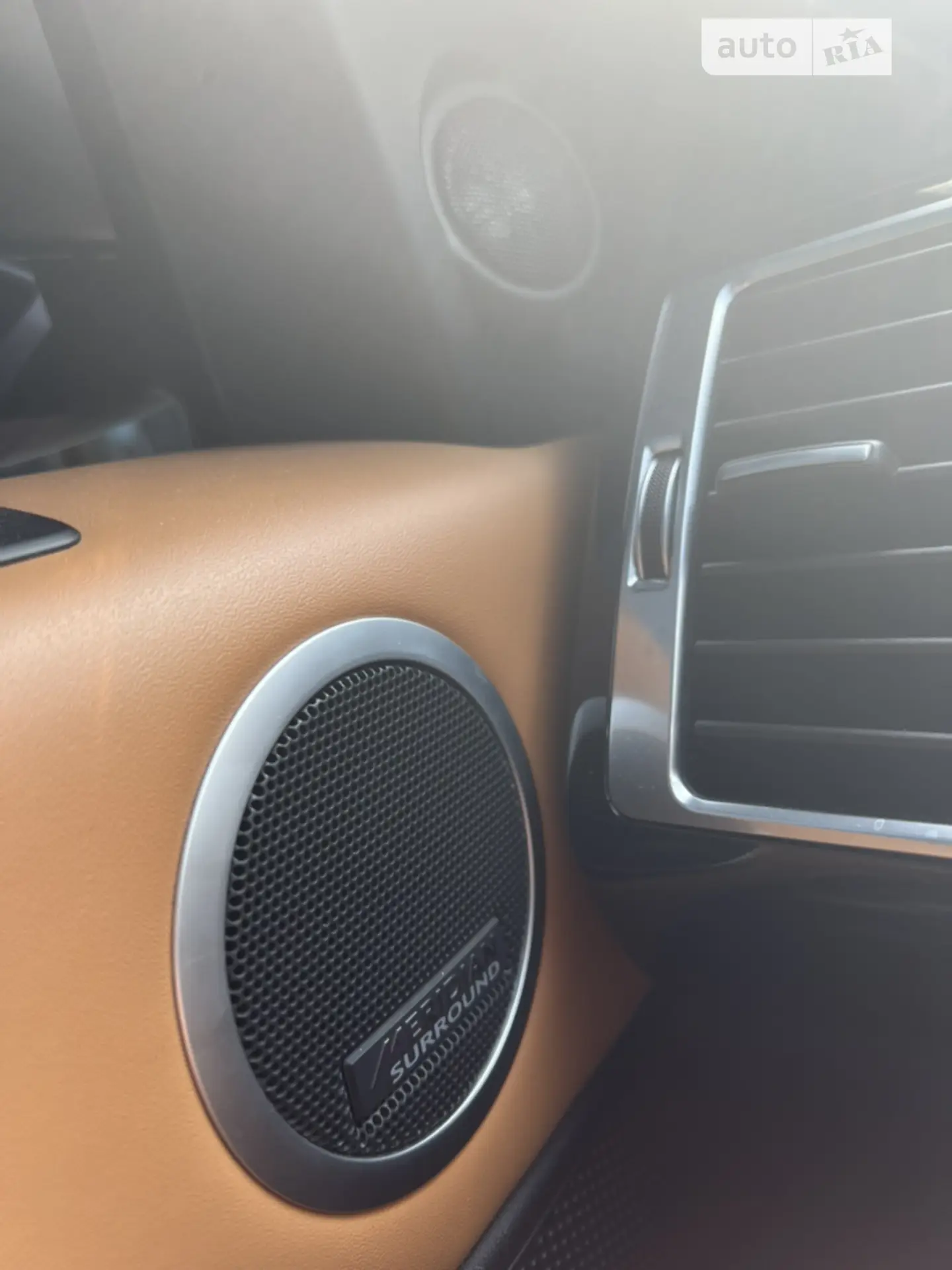 2017 Land Rover Discovery - мініатюра 23