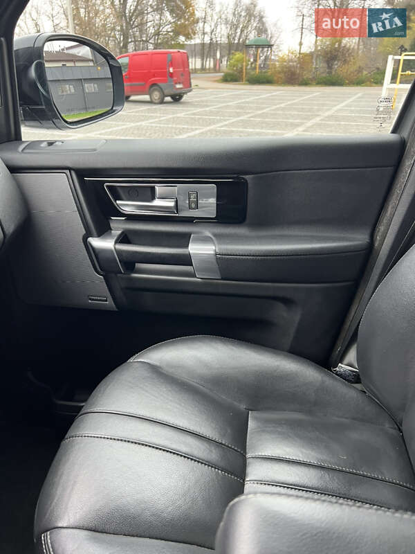 Внедорожник / Кроссовер Land Rover Discovery 2015 в Киеве