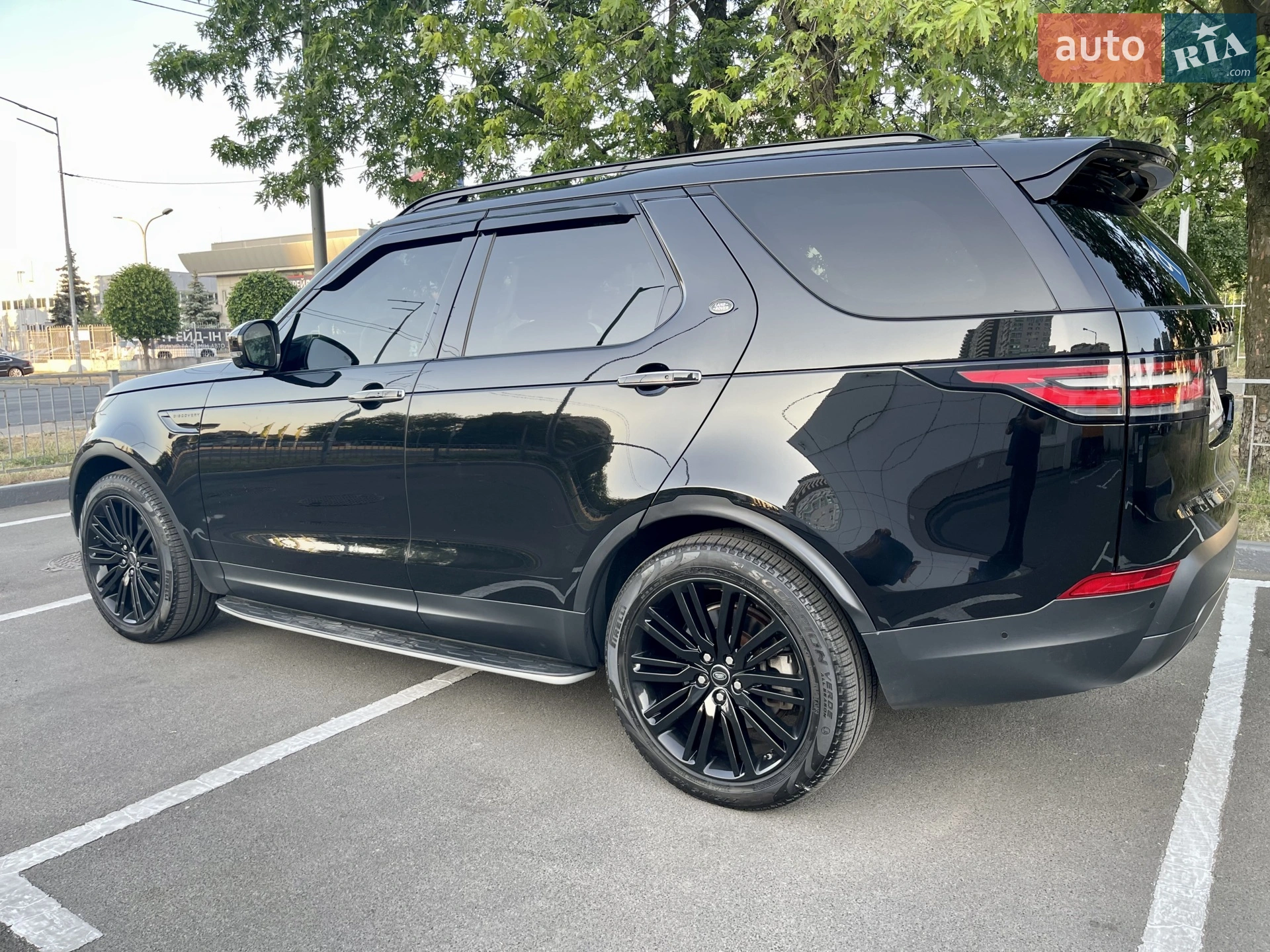 2017 Land Rover Discovery - мініатюра 19